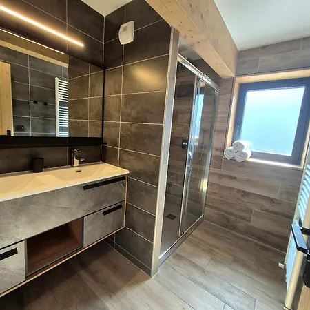 Chalet Neuf 10 Pers - Piscine, Jacuzzi & Vue *