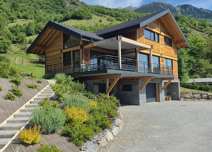 Chalet Neuf, Jacuzzi, Piscine Privee Mai-sept, Petanque, Proche Paradiski *